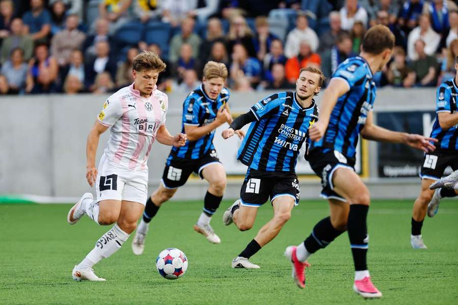 Gustav Lindgren carries the ball forward for Hacken Gustav Lindgren carries the ball forward for Hacken