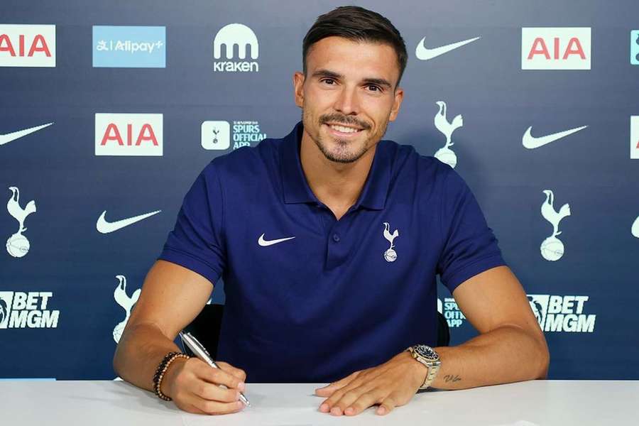 Joao Palhinha durante su presentación en el Tottenham