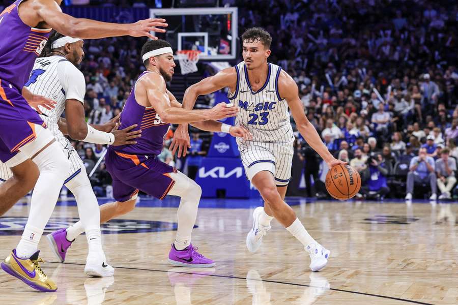 Tristan da Silva zieht zum Korb.