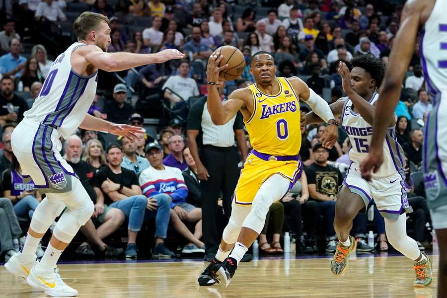 Westbrook se lesiona y los Lakers caen por 47 puntos en su último partido de pretemporada