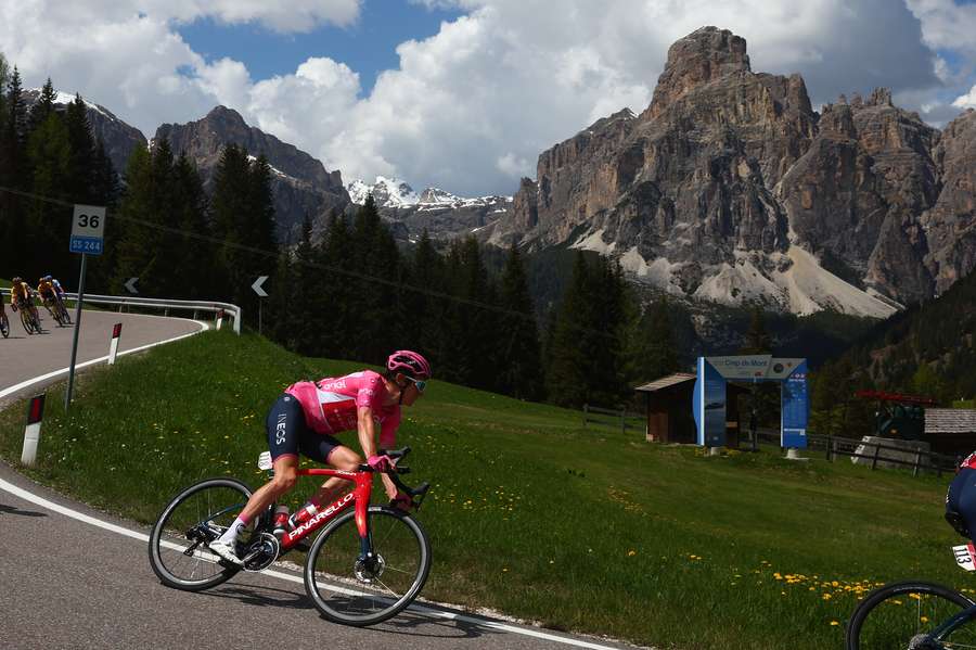 Geraint Thomas manteve a liderança do Giro