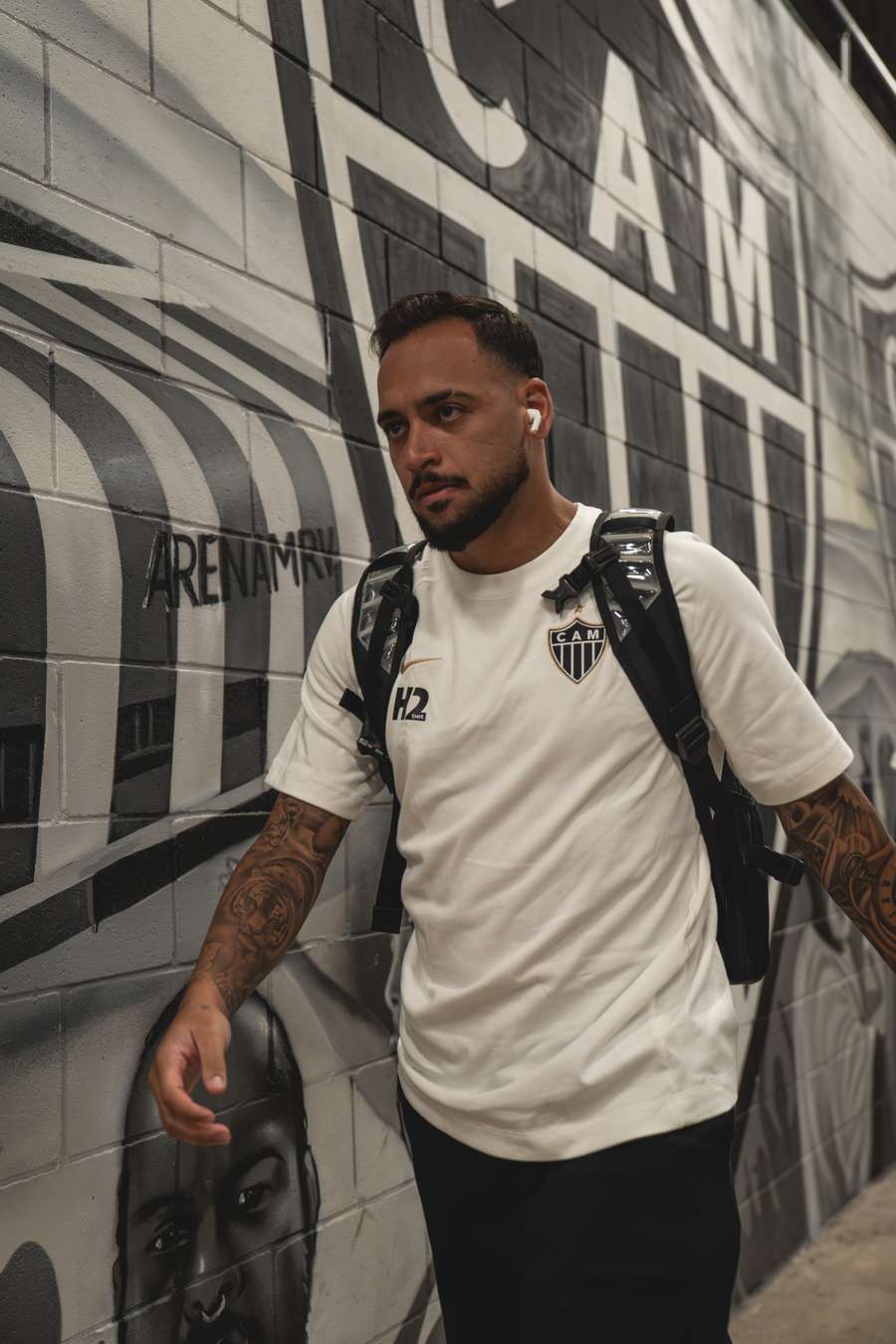Maycon em sua chegada à Arena MRV para o primeiro jogo com a camisa do Galo