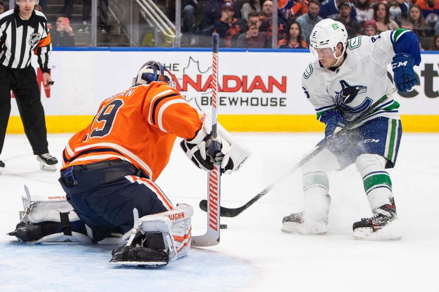 V úvodných zápasoch NHL sa Vancouver musí zaobísť bez Boesera.