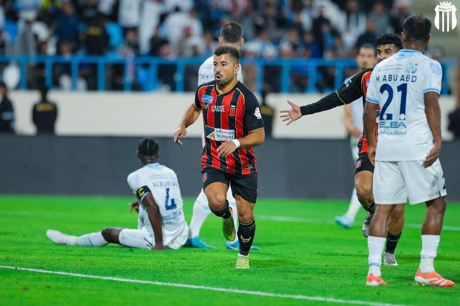 Tozé marcou o golo inaugural no empate do Al Riyadh