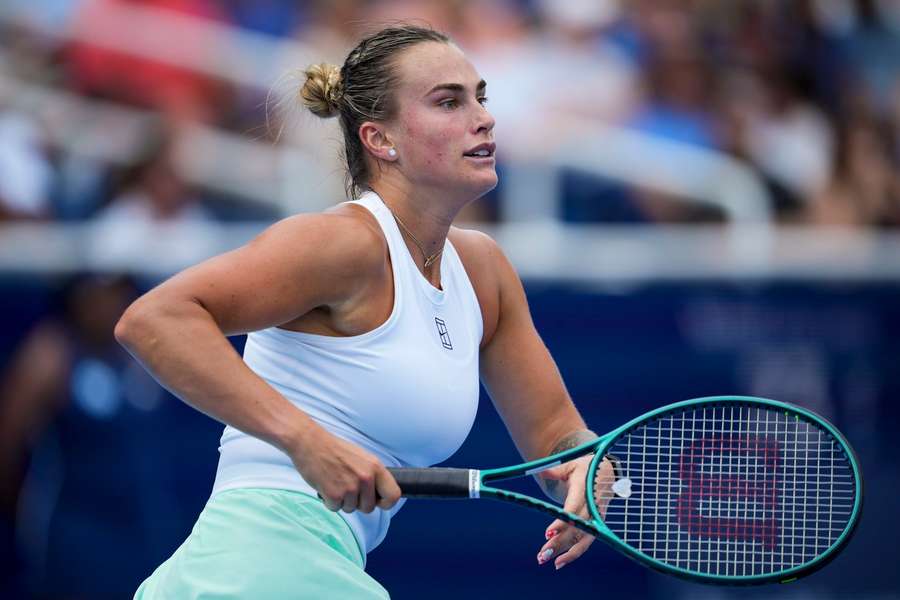 Aryna Sabalenková přežila maratonský šlágr s Emmou Raducanuovou.