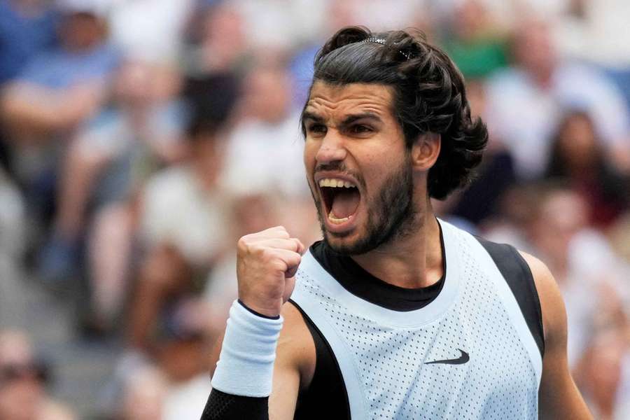 Carlos Alcaraz celebra su victoria en octavos de final ante Tommy Paul Carlos Alcaraz celebra su victoria en octavos de final ante Tommy Paul