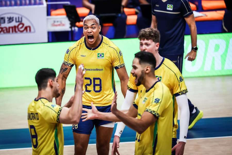 O Brasil começou com vitória tranquila na VNL