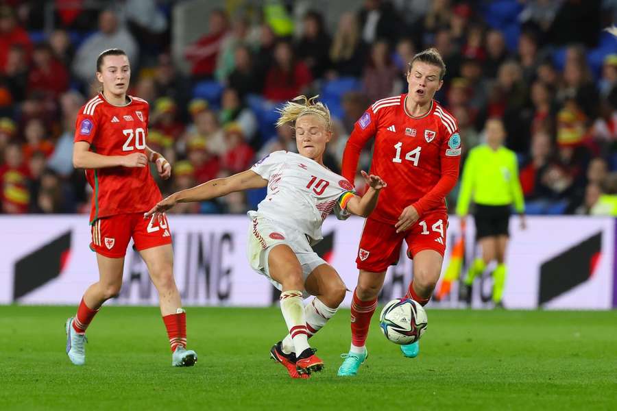 Spansk Tyr Forude Danske Fodboldkvinder Møder Verdensmestre I Em Kval