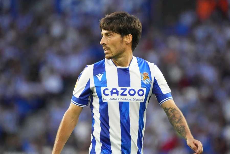 David Silva lesiona o músculo cruzado do joelho esquerdo