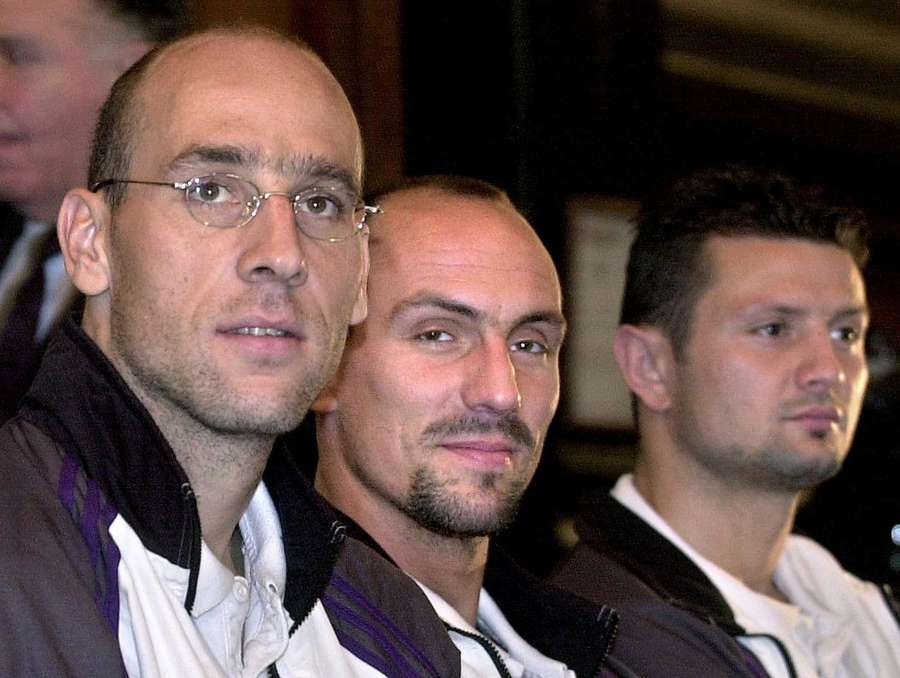 Jan Koller, Didier Dheedene and Tomas Radzinski at a meeting with the mayor of Brussels. Jan Koller, Didier Dheedene and Tomas Radzinski at a meeting with the mayor of Brussels.