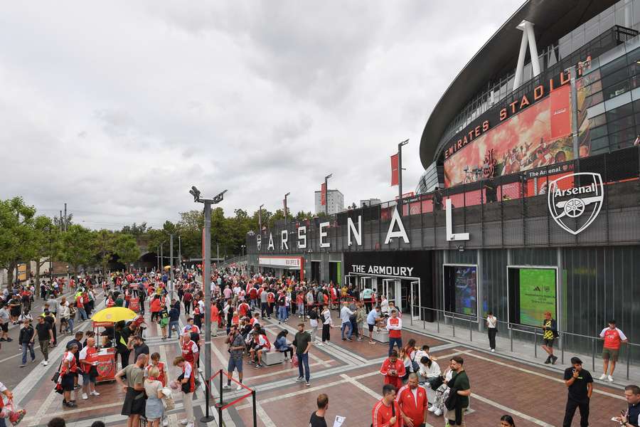 Voetbalclubs uit Premier League slechten grens van 2 miljard pond