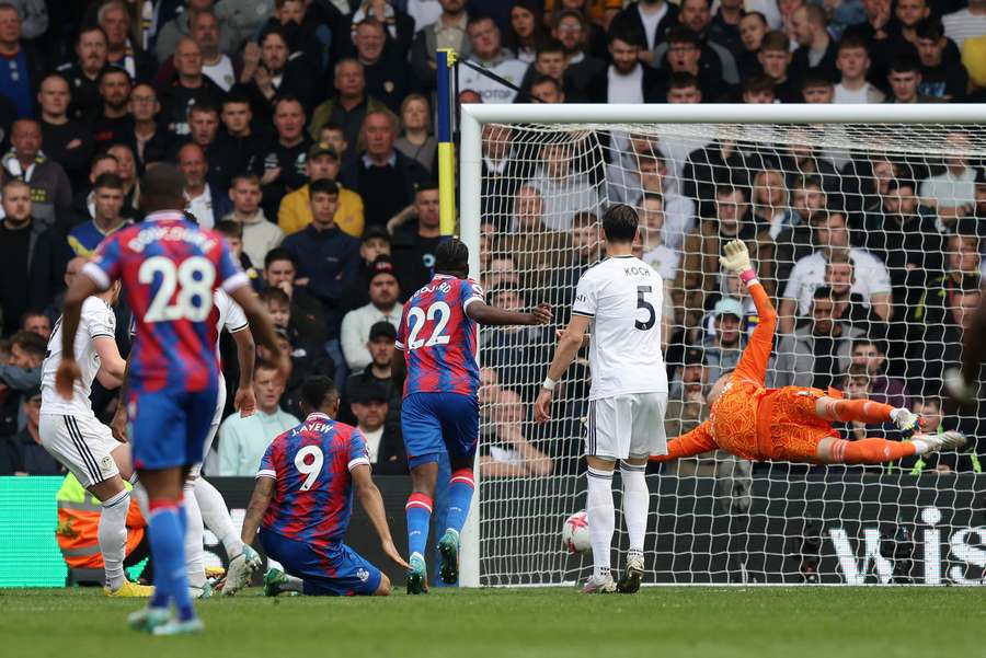 Jordan Ayew dal Leedsu gól na 2:1, Crystal Palace pak přidal další tři branky.