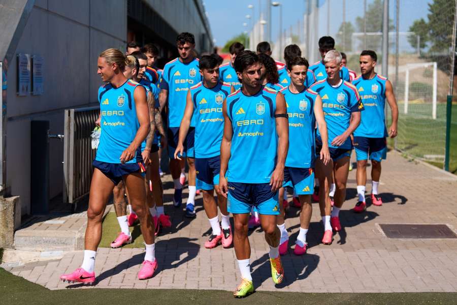 Los jugadores de España, en el entrenamiento de este lunes en Las Rozas