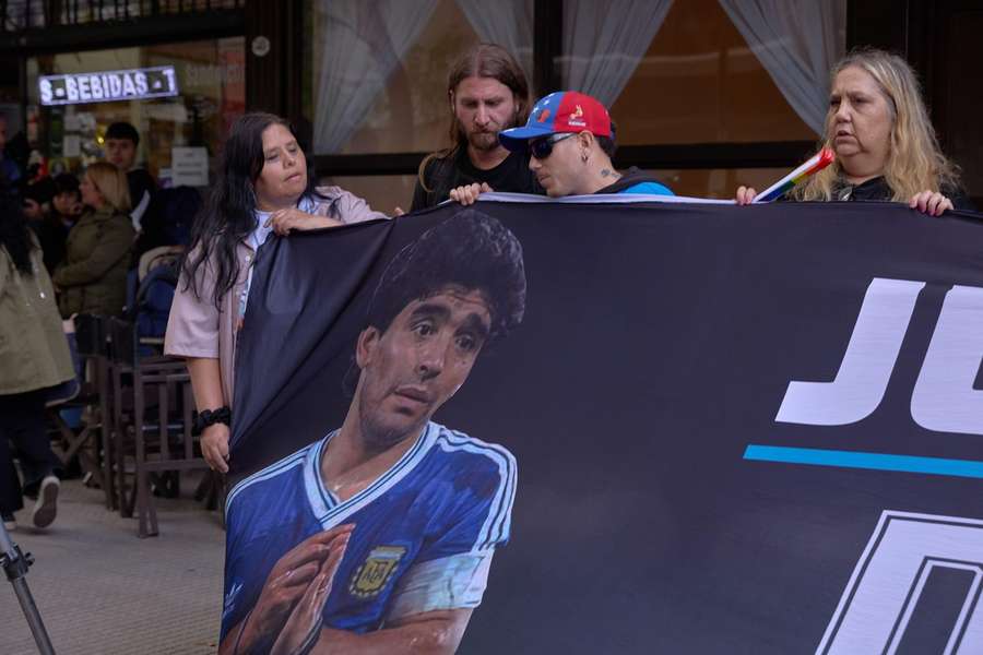 Buenos Aires, Argentyna – 14 kwietnia 2026 r.: Rozpoczęcie drugiego procesu sądowego w sprawie śmierci Diego Maradony w sądzie w San Isidro Buenos Aires, Argentyna – 14 kwietnia 2026 r.: Rozpoczęcie drugiego procesu sądowego w sprawie śmierci Diego Maradony w sądzie w San Isidro