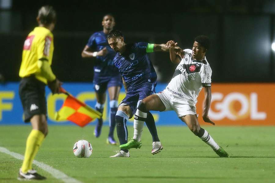 Equipe cruzmaltina acabou no empate com o Londrina, em São Januário, na última rodada