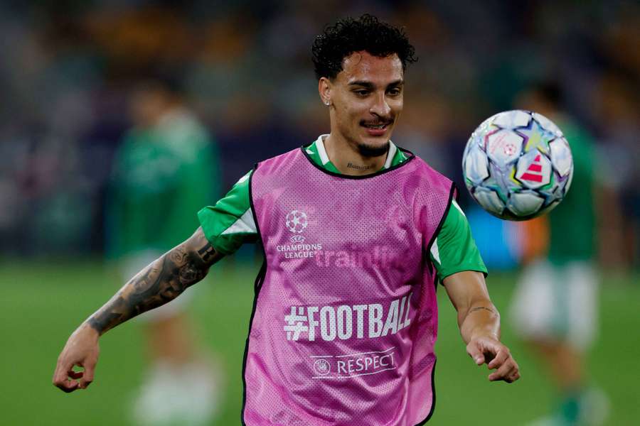 Le Brésilien du Bétis Séville Antony cambriolé pendant le match contre Porto Le Brésilien du Bétis Séville Antony cambriolé pendant le match contre Porto