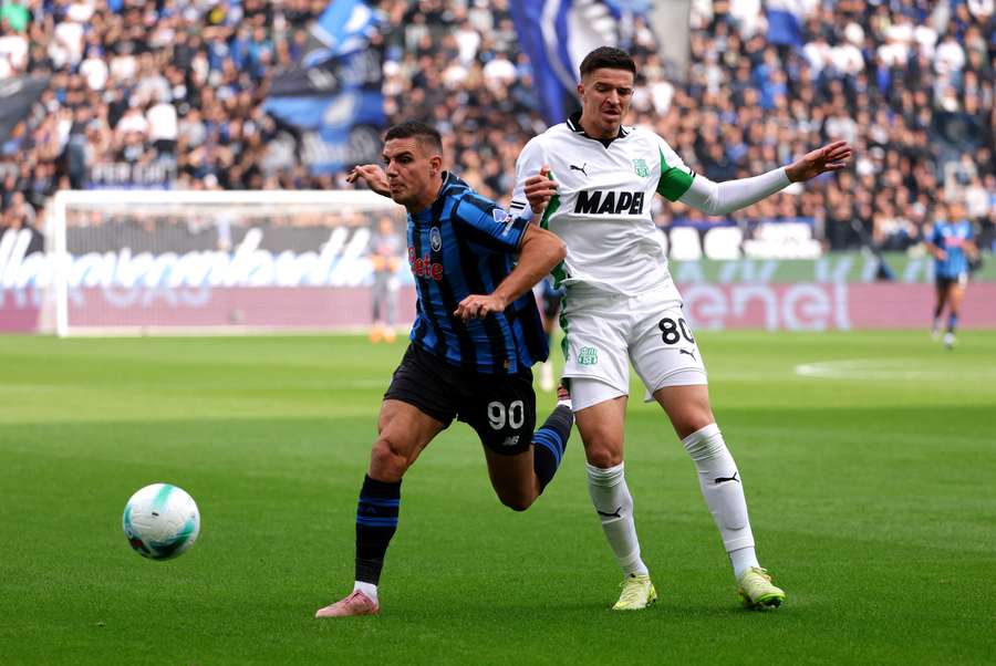 Nikola Krstovic of Atalanta battles for possession with Tarik Muharemovic Nikola Krstovic of Atalanta battles for possession with Tarik Muharemovic