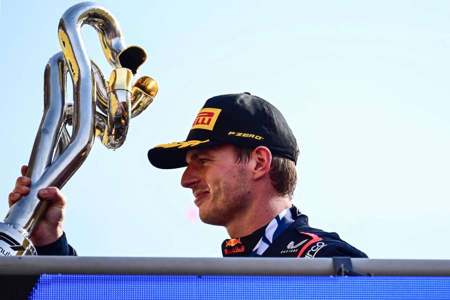 Max Verstappen, de Red Bull, celebra su décima victoria consecutiva en la Fórmula 1