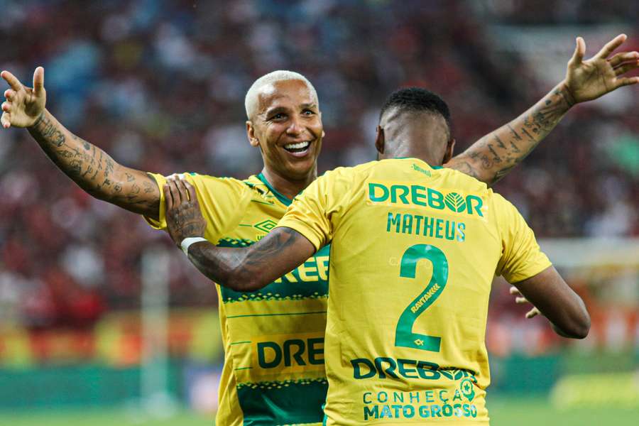 Deyverson fechou o placard para o Cuiabá