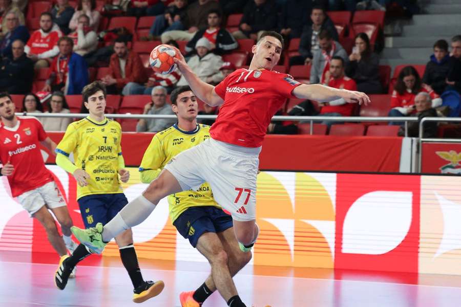 Benfica venceu o líder do grupo 2