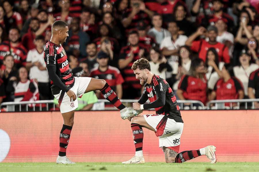 Léo Pereira abriu o placar com assistência de Samuel Lino