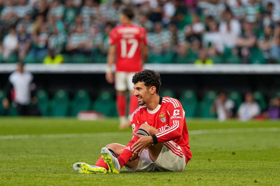 Tomás Araújo ressentiu-se da lesão no gémeo esquerdo no dérbi com o Sporting