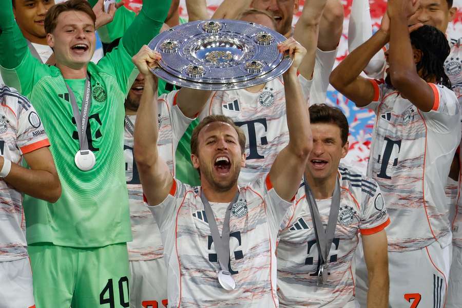Kane lifts Bundesliga shield Kane lifts Bundesliga shield