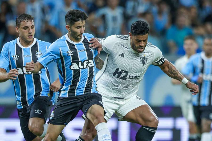Grêmio e Atlético-MG duelam em Porto Alegre nesta quarta-feira (25)
