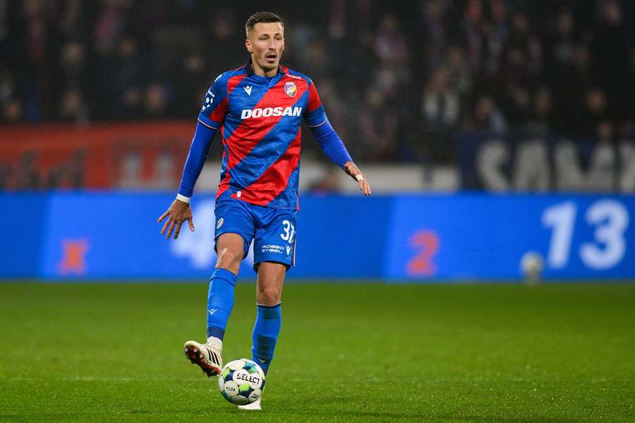 Krčík si môže pripísať prvé minúty v národnom tíme. Krčík si môže pripísať prvé minúty v národnom tíme.