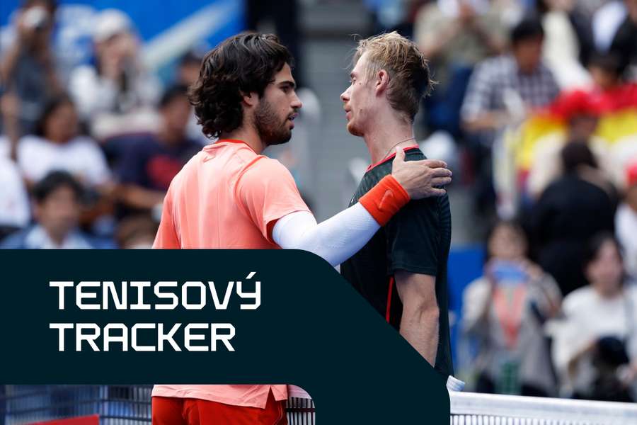 Alcaraz a Shapovalov pri sieti. Alcaraz a Shapovalov pri sieti.