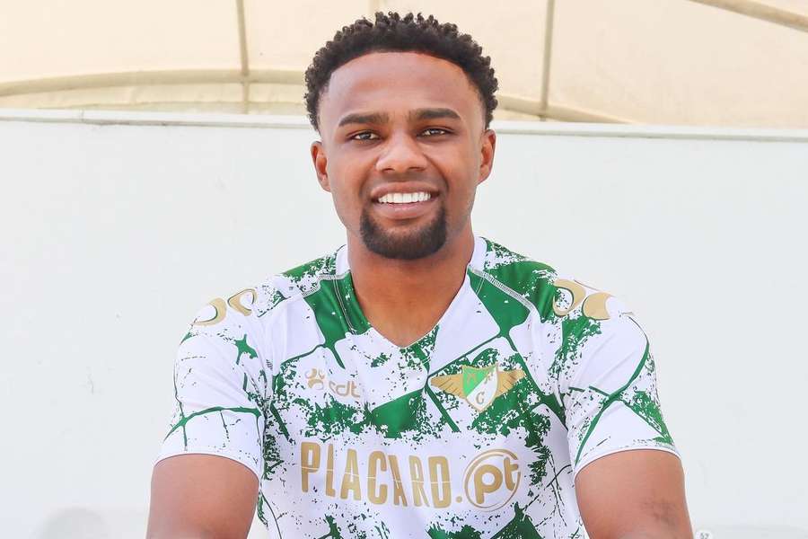 Maracás já com as cores do Moreirense