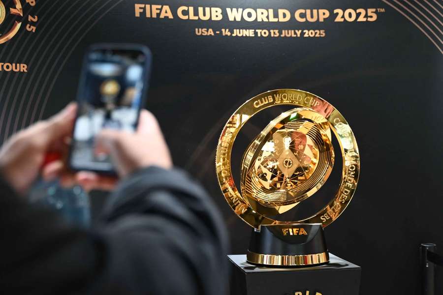 Essa taça vale ouro, e muito dinheiro Essa taça vale ouro, e muito dinheiro