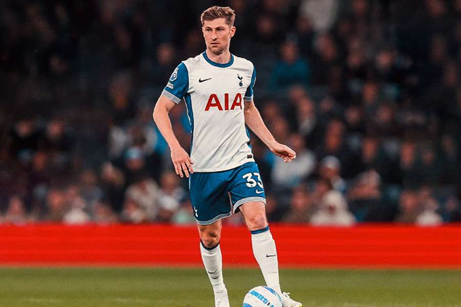 Tottenham announce new Davies contract