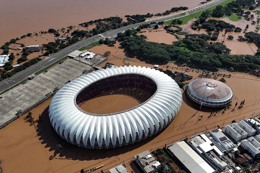 Estádio Beira-Rio, a casa do Internacional, ficou completamente alagado pela enchente