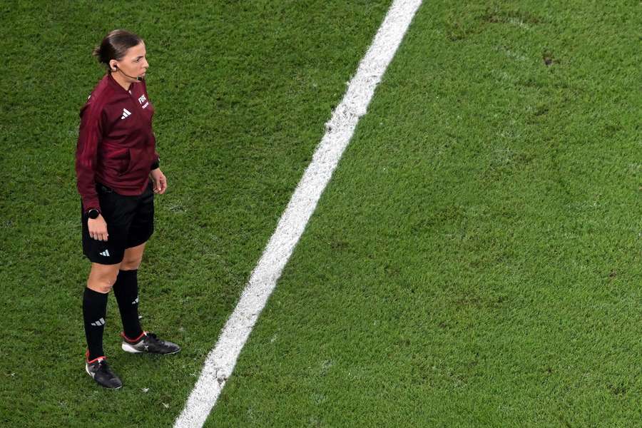 Stéphanie Frappart dirige un partido Stéphanie Frappart dirige un partido