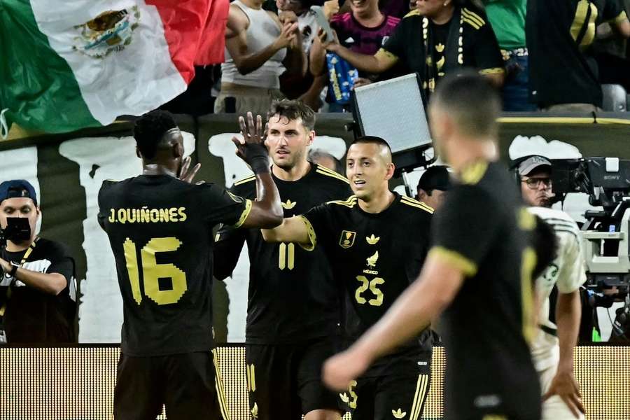 México vence en la Copa Oro México vence en la Copa Oro