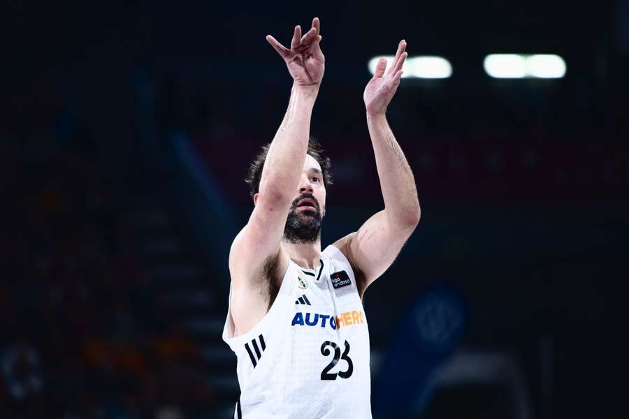 Llull, con su mecánica de tiro, ha anotado 1.000 triples en la acb