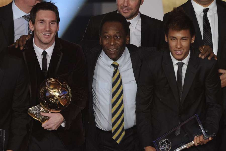 Pelé, junto com Lionel Messi e Neymar