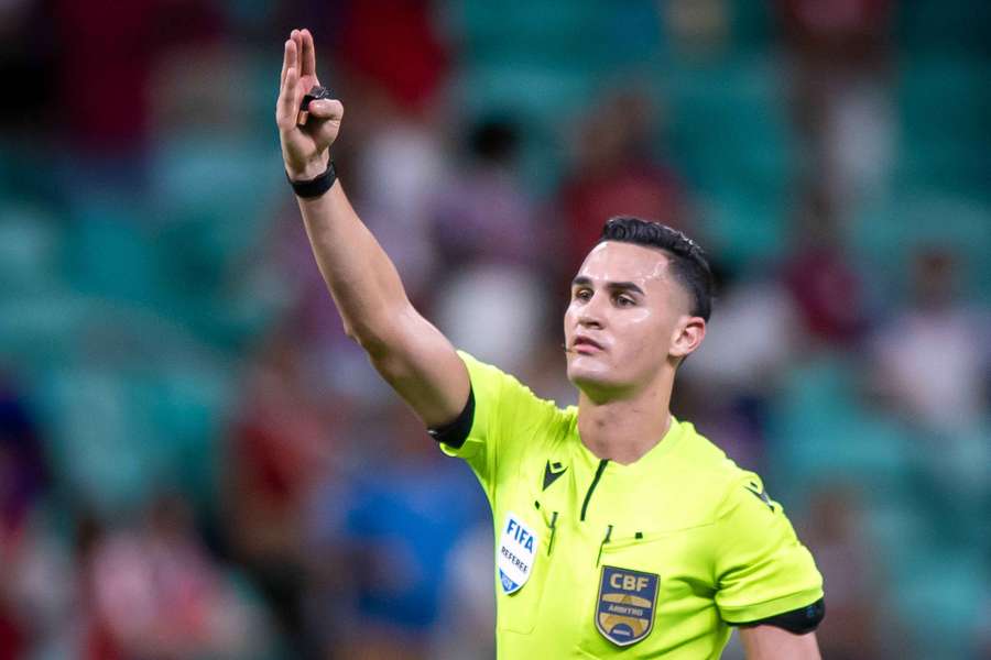 Matheus Delgado Candançan foi escalado para apitar Alemanha x Finlândia