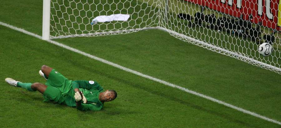 Dida é vencido por finalização de Henry