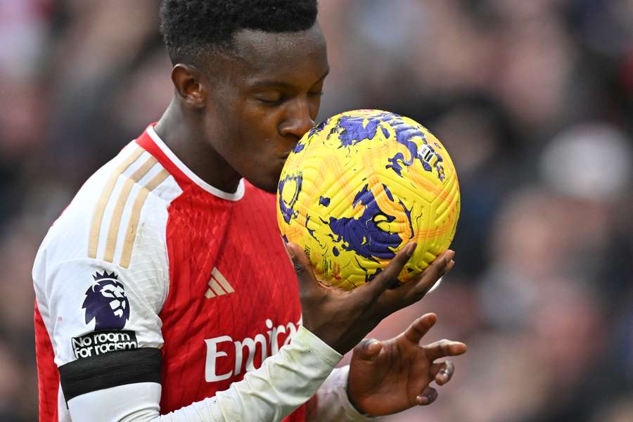 Eddie Nketiah levou a bola para casa depois do hat-trick