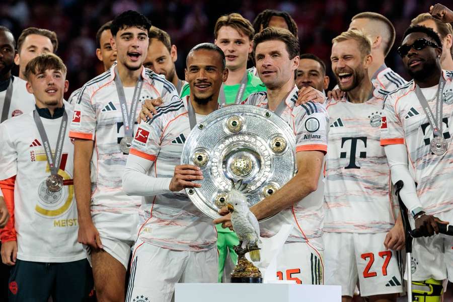 Der Kakadu soll künftig als Glücksbringer dienen.