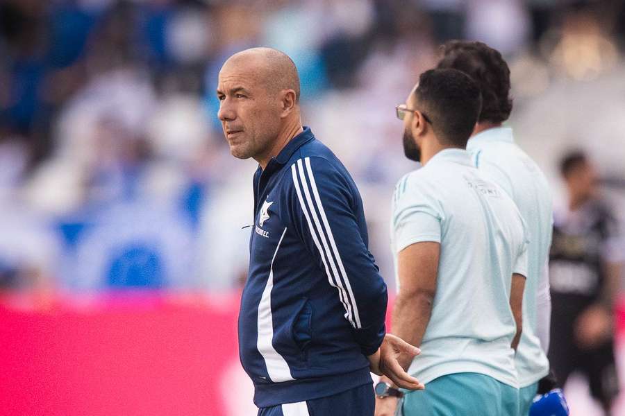 Leonardo Jardim durante o duelo entre Botafogo e Cruzeiro no Nilton Santos