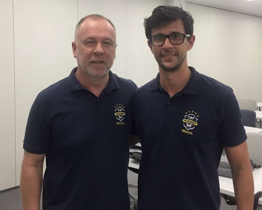 Marcelinho foi assistente técnico de Mano