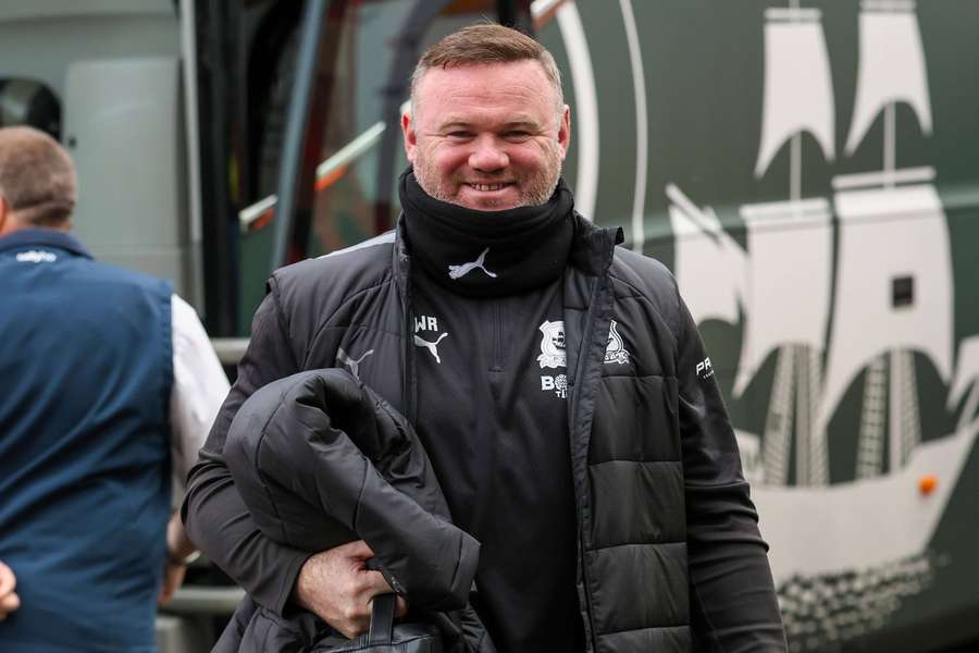 Wayne Rooney se zatím těší důvěře vedení Plymouthu.