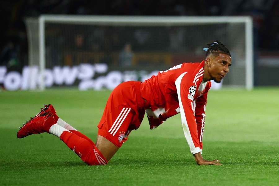 Olise em ação pelo Bayern Munique