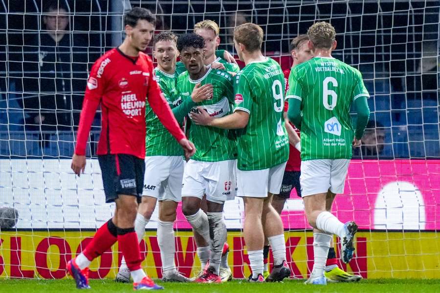 FC Dordrecht viert de goal van Jaden Slory