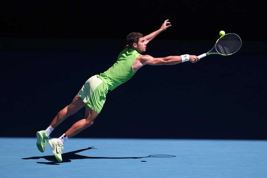 Alcaraz si postup do dalšího kola ujít nenechal.