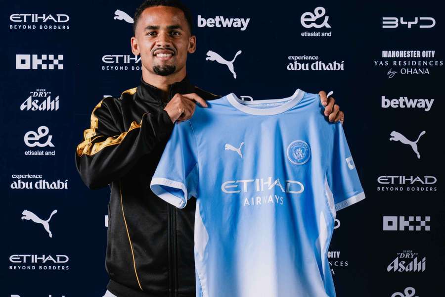 Man City confirm Iliman Ndiaye signing from Everton Man City confirm Iliman Ndiaye signing from Everton