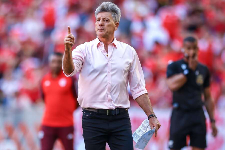 Renato Portaluppi durante Gre-nal deste sábado (19), no Beira-Rio